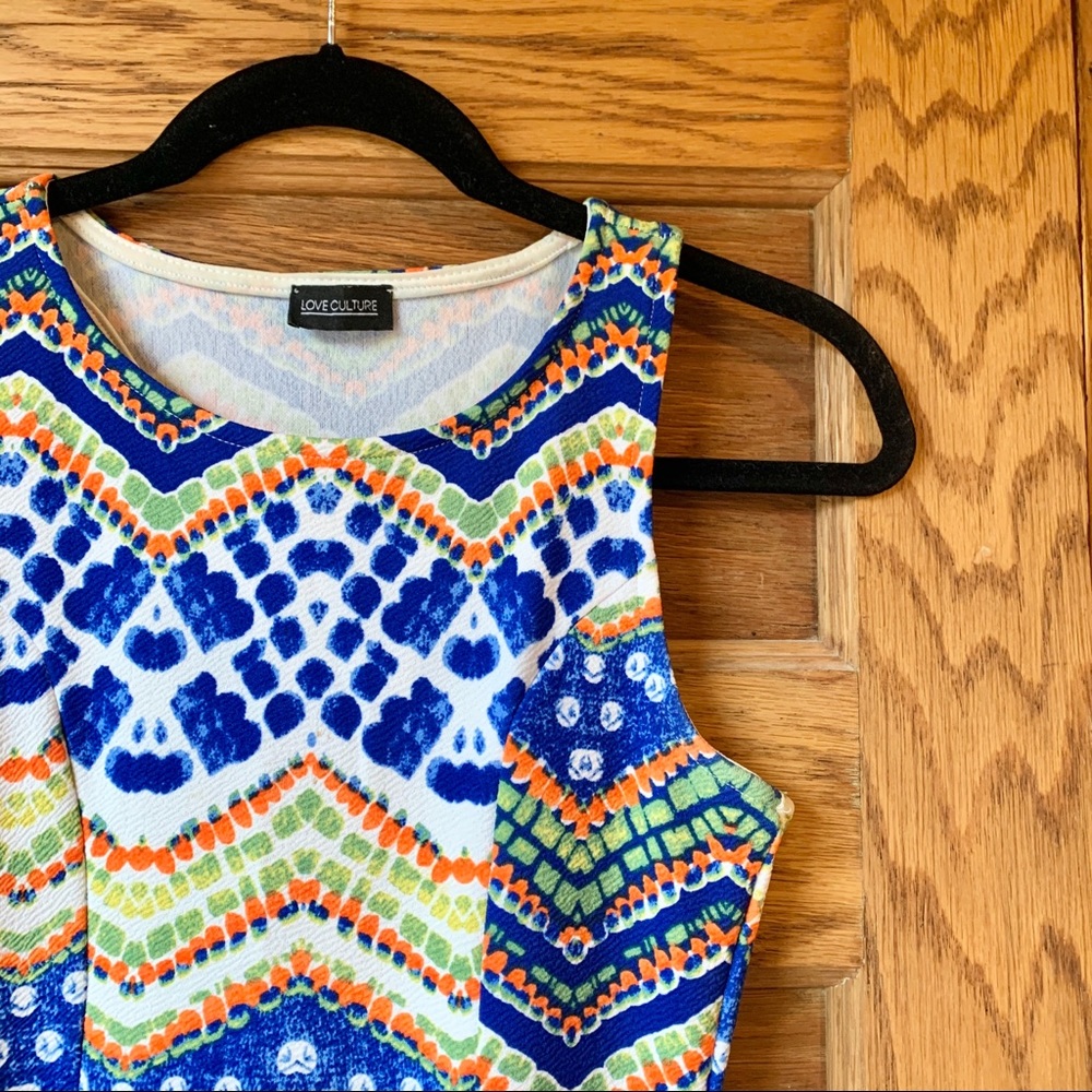 Fun pattern dress - Picture 3 of 4